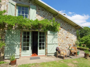 Отель Charming Cottage in Ladignac le Long with Garden  Ле Шалар